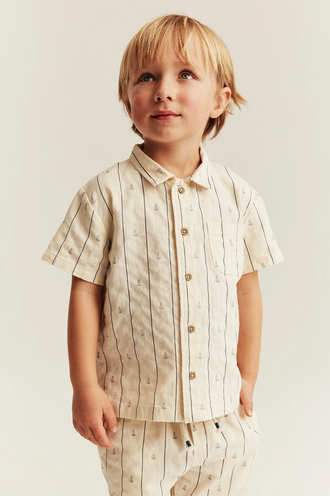 Kids cream shirt with sailboats - Image 4