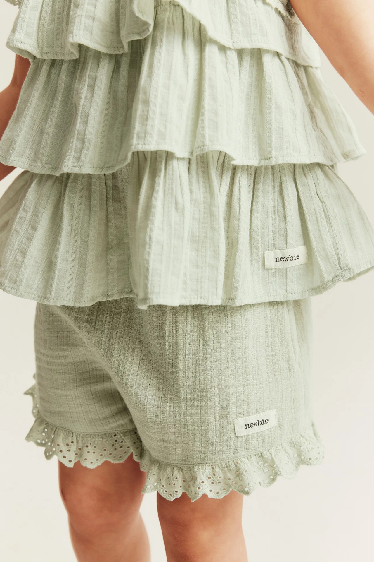 Kids woven shorts with frill - Image 3