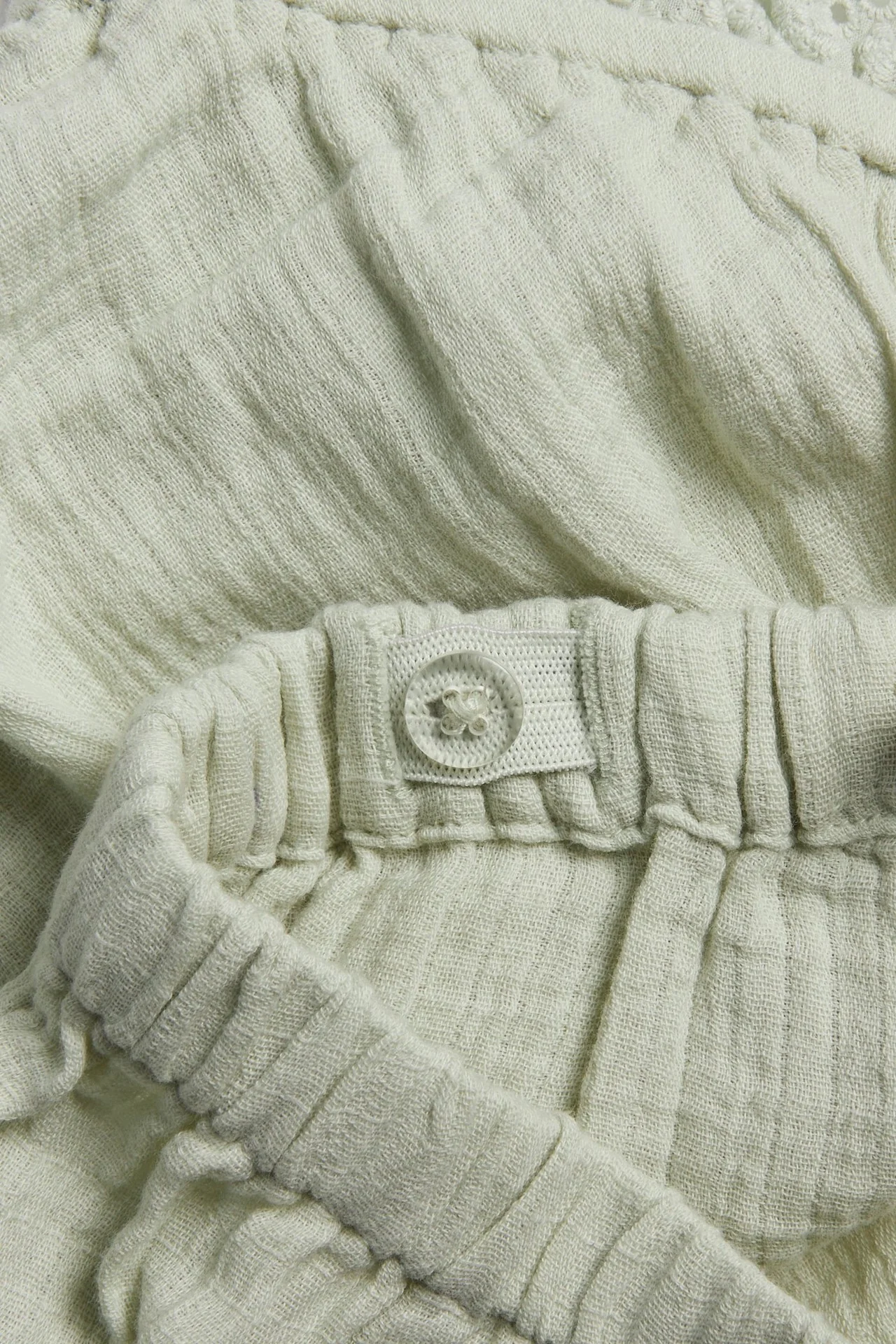Baby green puff shorts with frill - Image 3