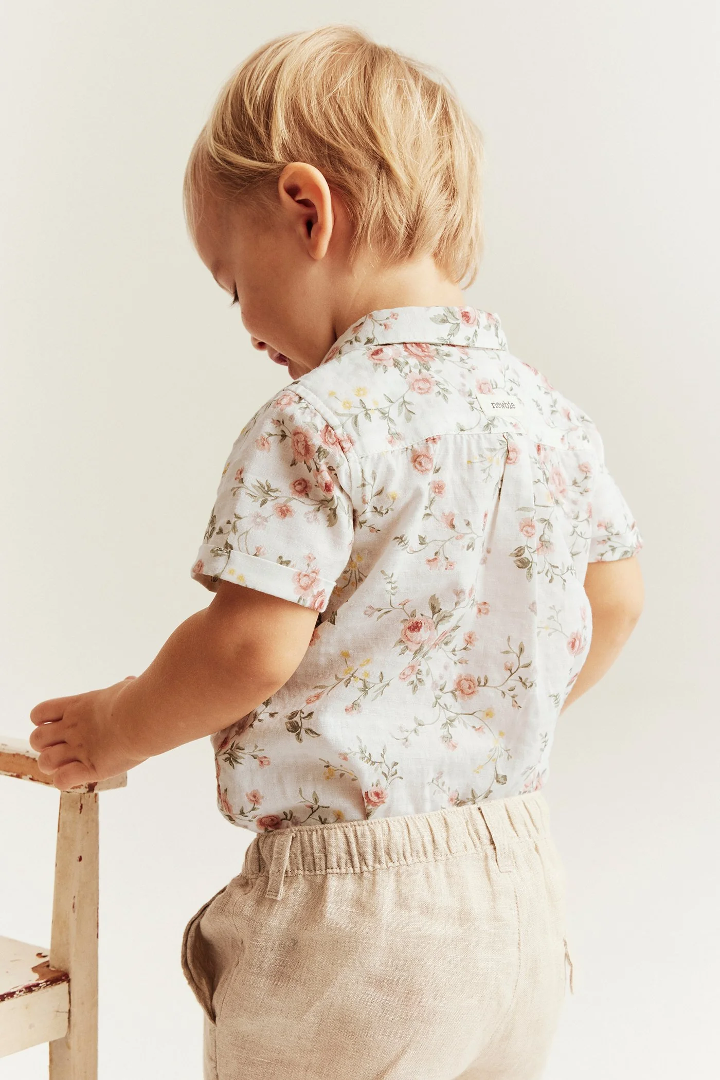 Baby white floral short-sleeve bodysuit - Image 4