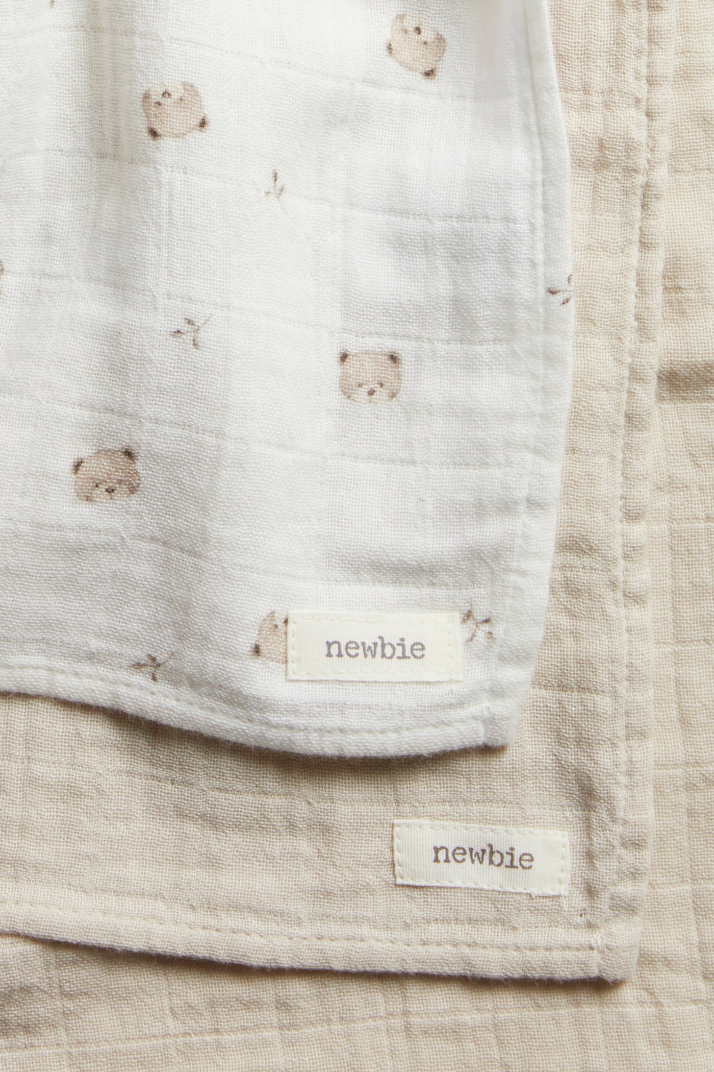 Baby white muslin teddy bear blankets, 2-pack - Image 2