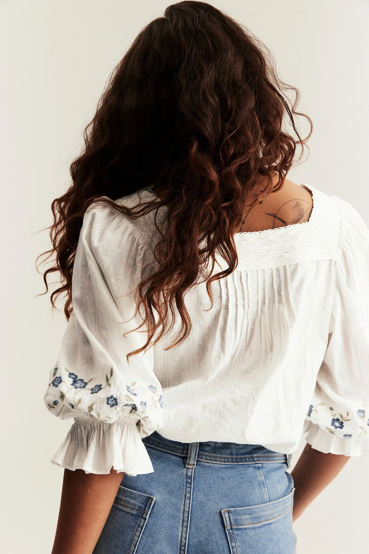 Women's white embroidered blouse - Image 5