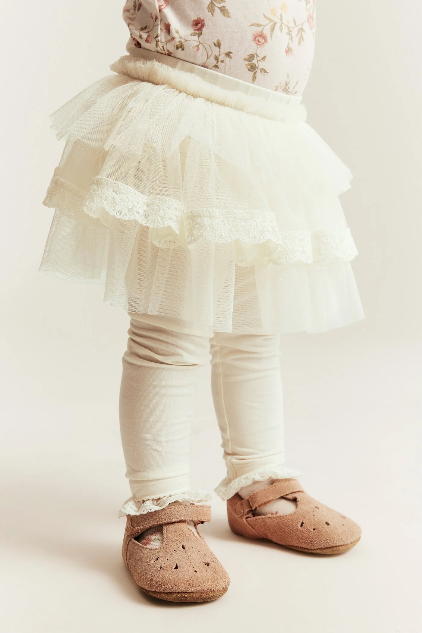 Baby white leggings with tulle skirt - Image 3