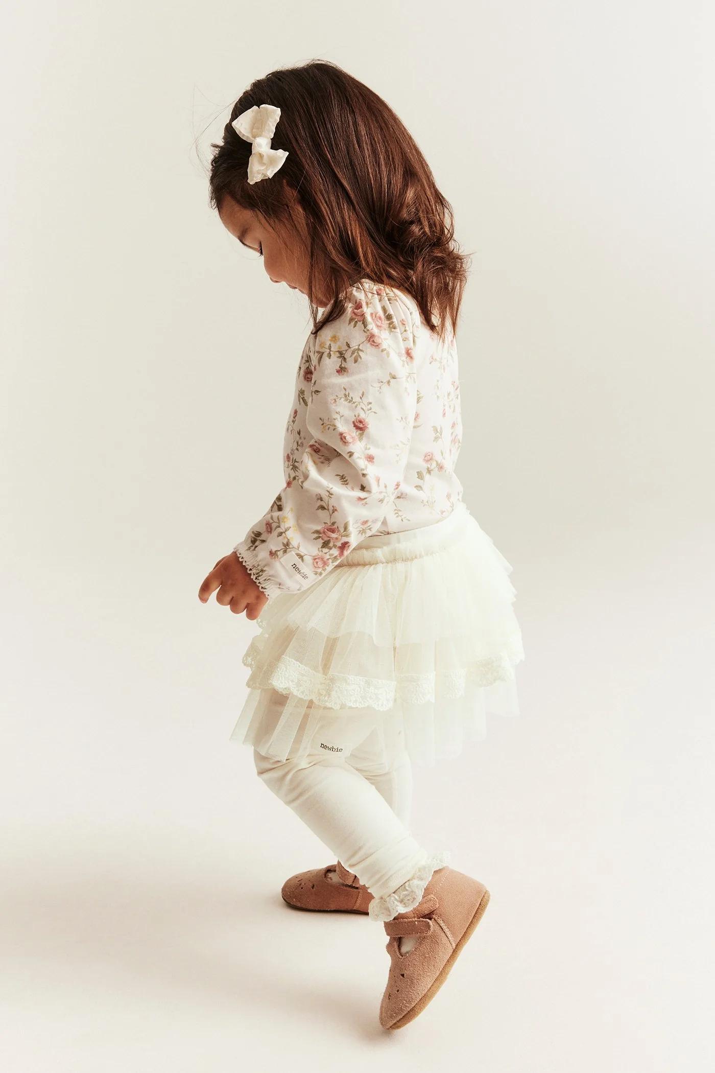 Baby white leggings with tulle skirt - Image 5