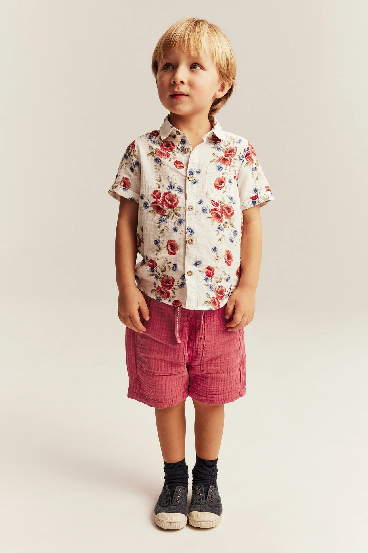 Kids red muslin shorts - Image 4