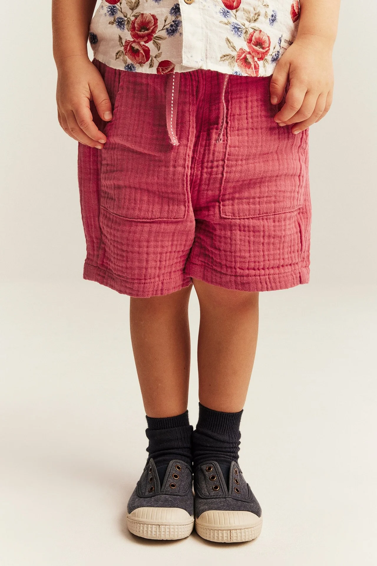 Kids red muslin shorts - Image 5