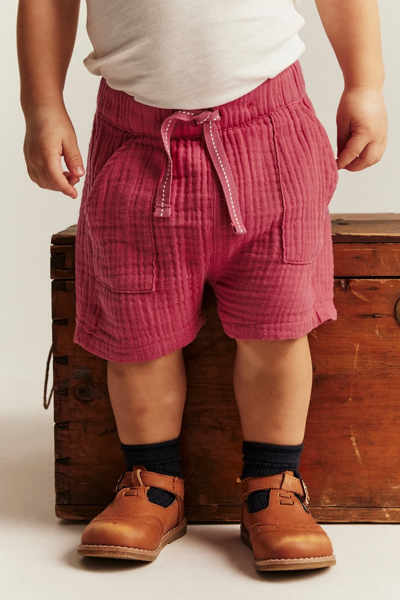 Baby red muslin shorts - Image 5