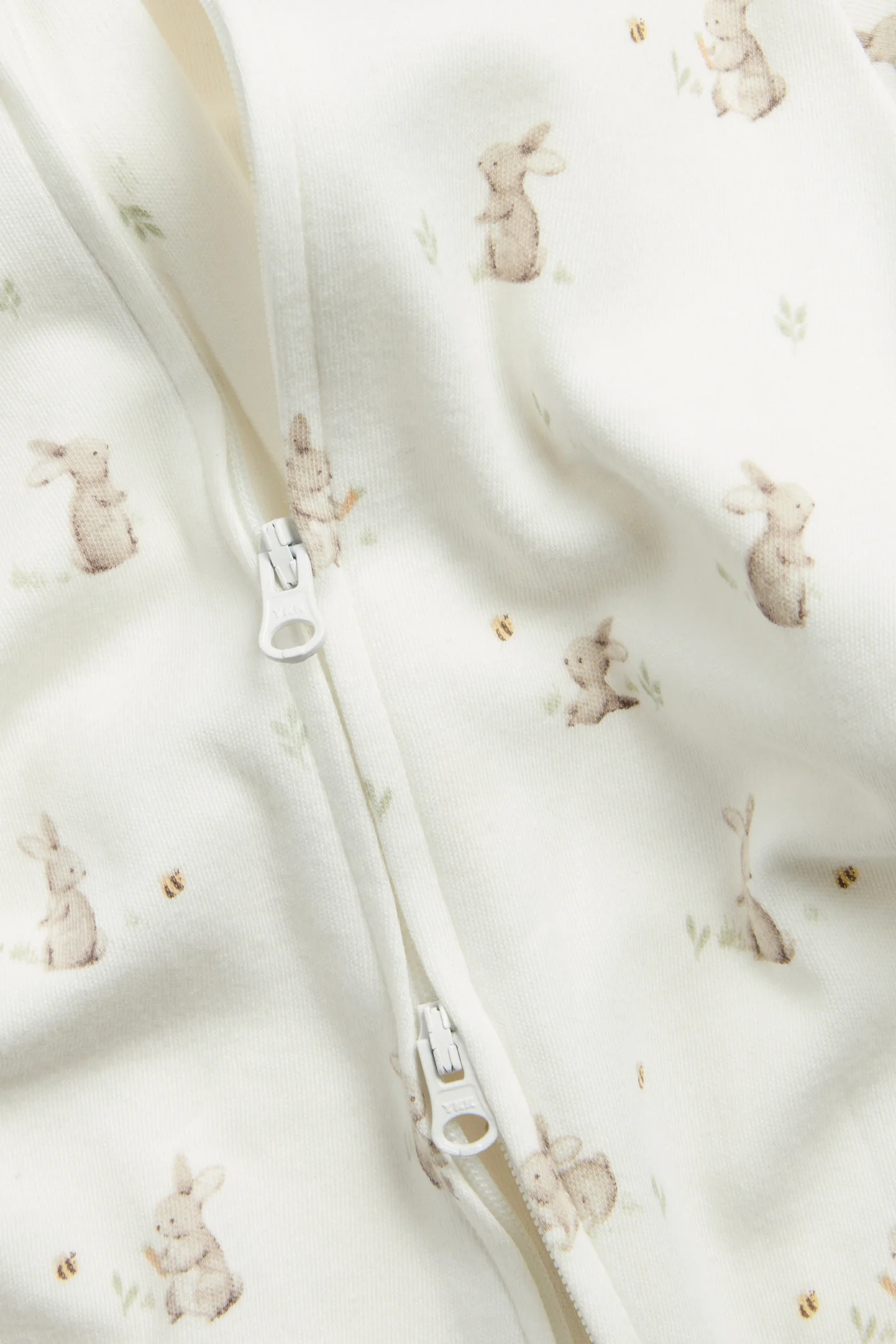 Baby white sleepsuit with bunny print - Image 3