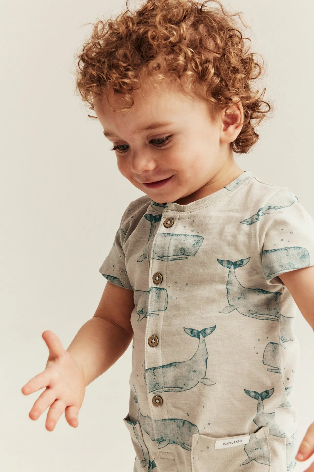 Baby whale‑print romper - Image 4