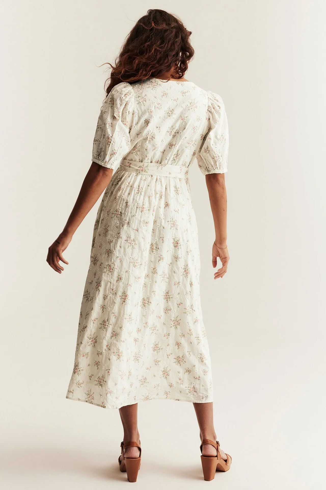 Women's white floral dress - Image 3