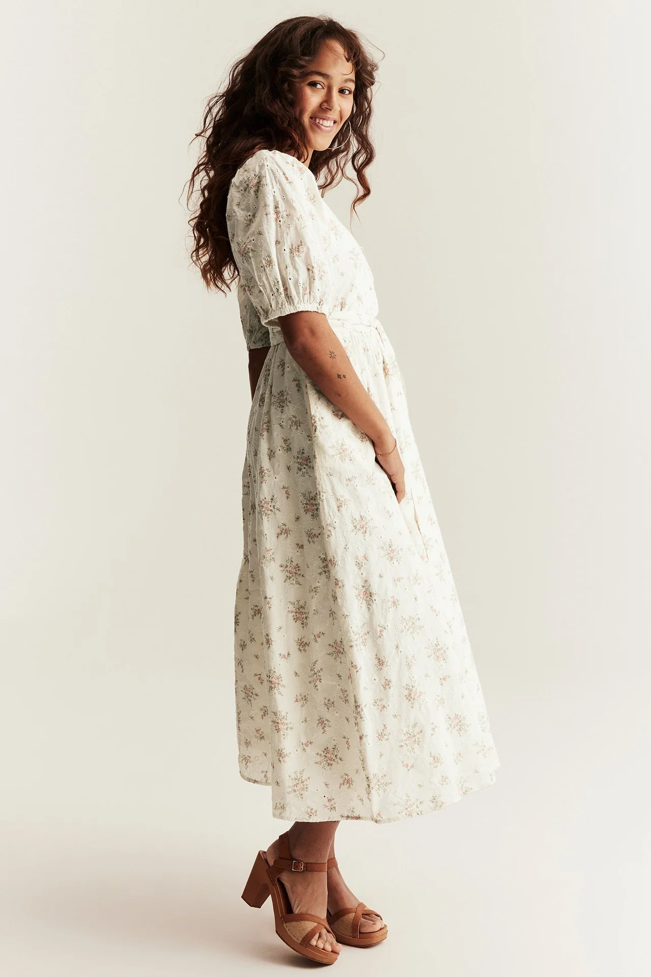 Women's white floral dress - Image 4