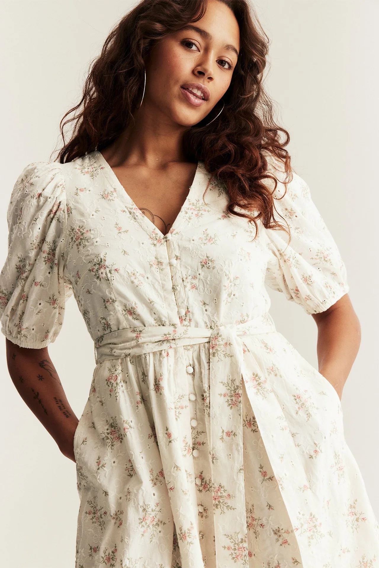 Women's white floral dress - Image 5