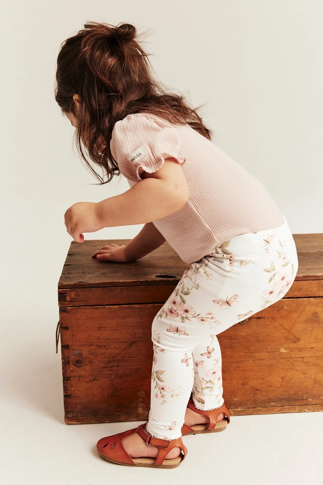 Baby floral leggings with butterflies - Image 2