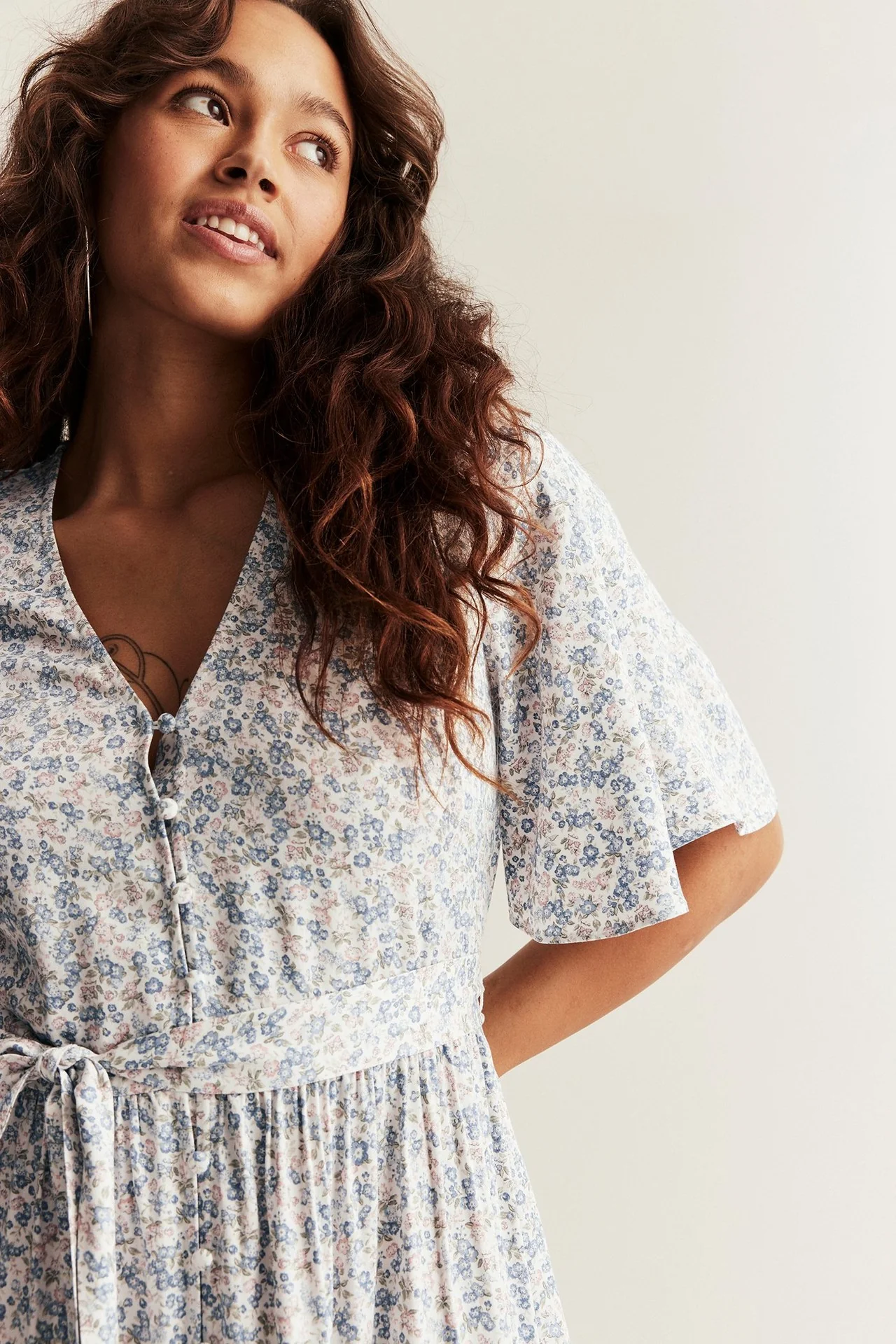 Women's white floral dress - Image 4