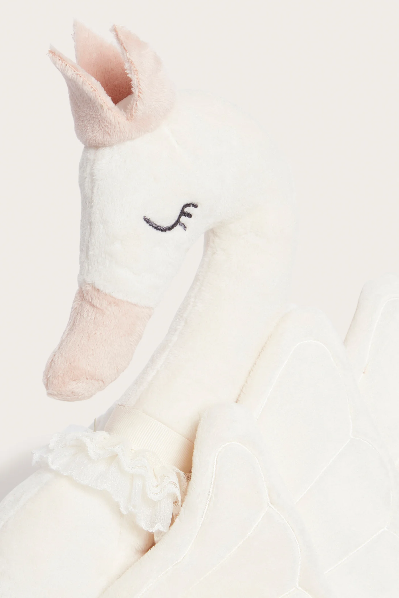 Swan‑shaped white cushion with crown - Image 2