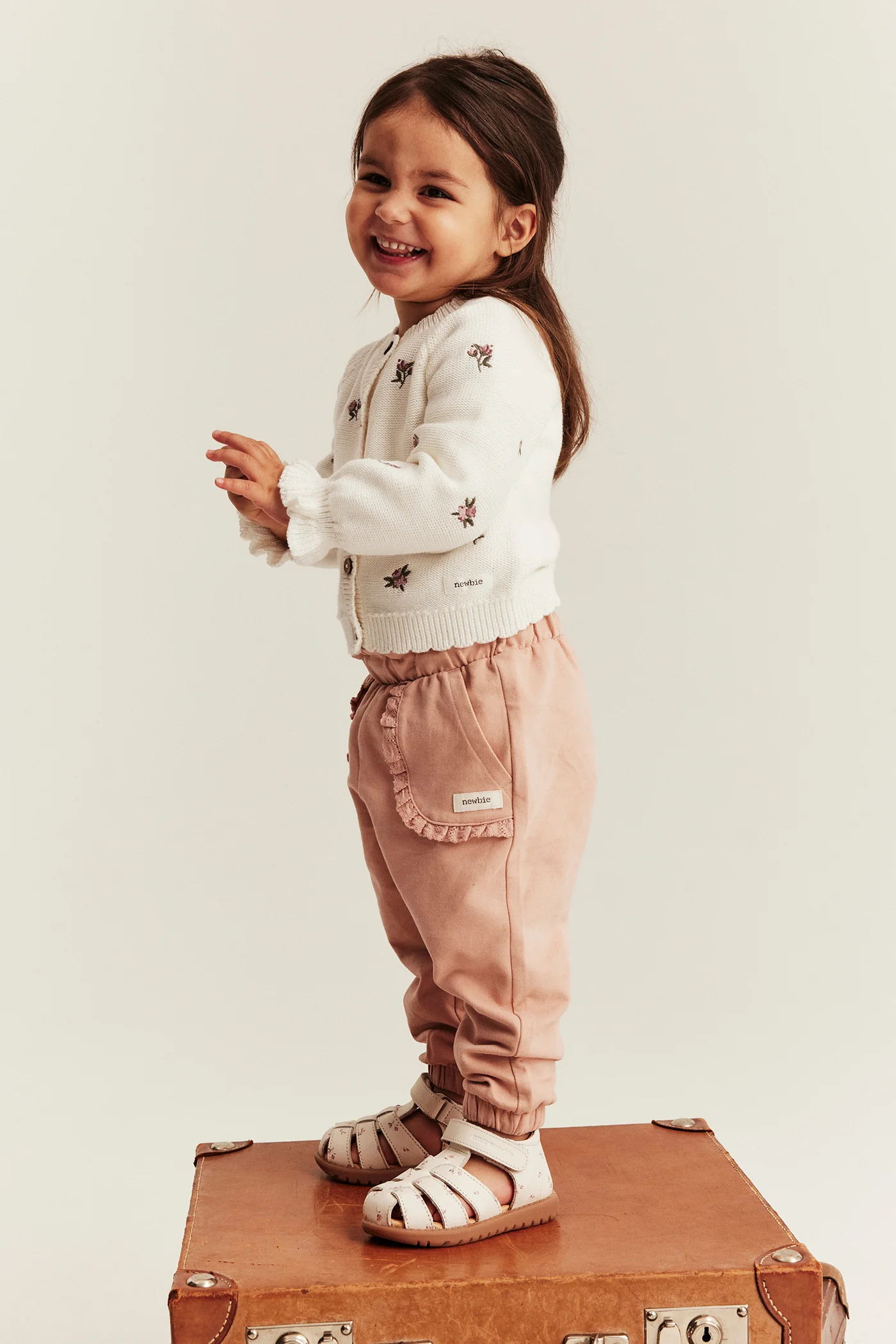 Baby white floral embroidery cardigan - Image 3