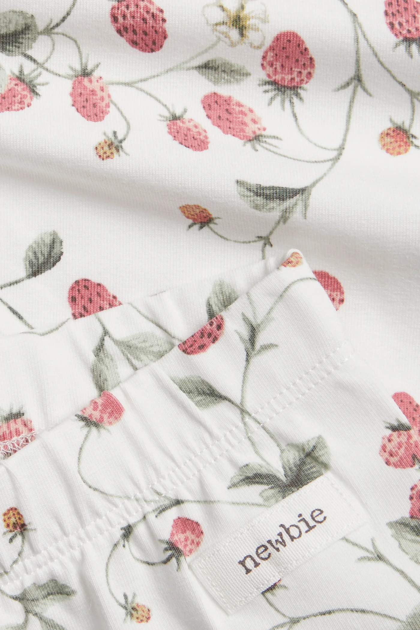 Kids wild strawberry cycling shorts - Image 2
