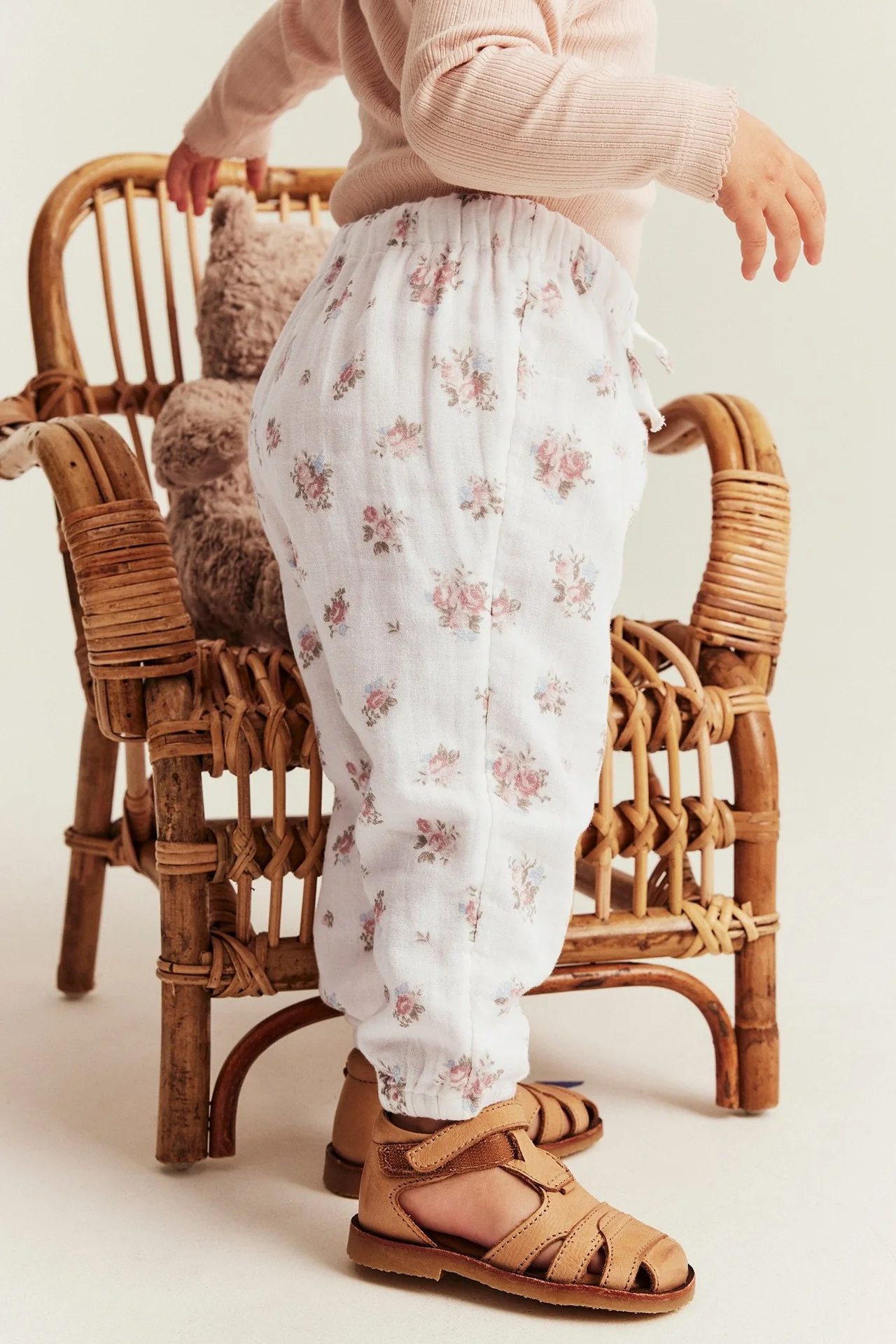 Baby white floral woven trousers - Image 4