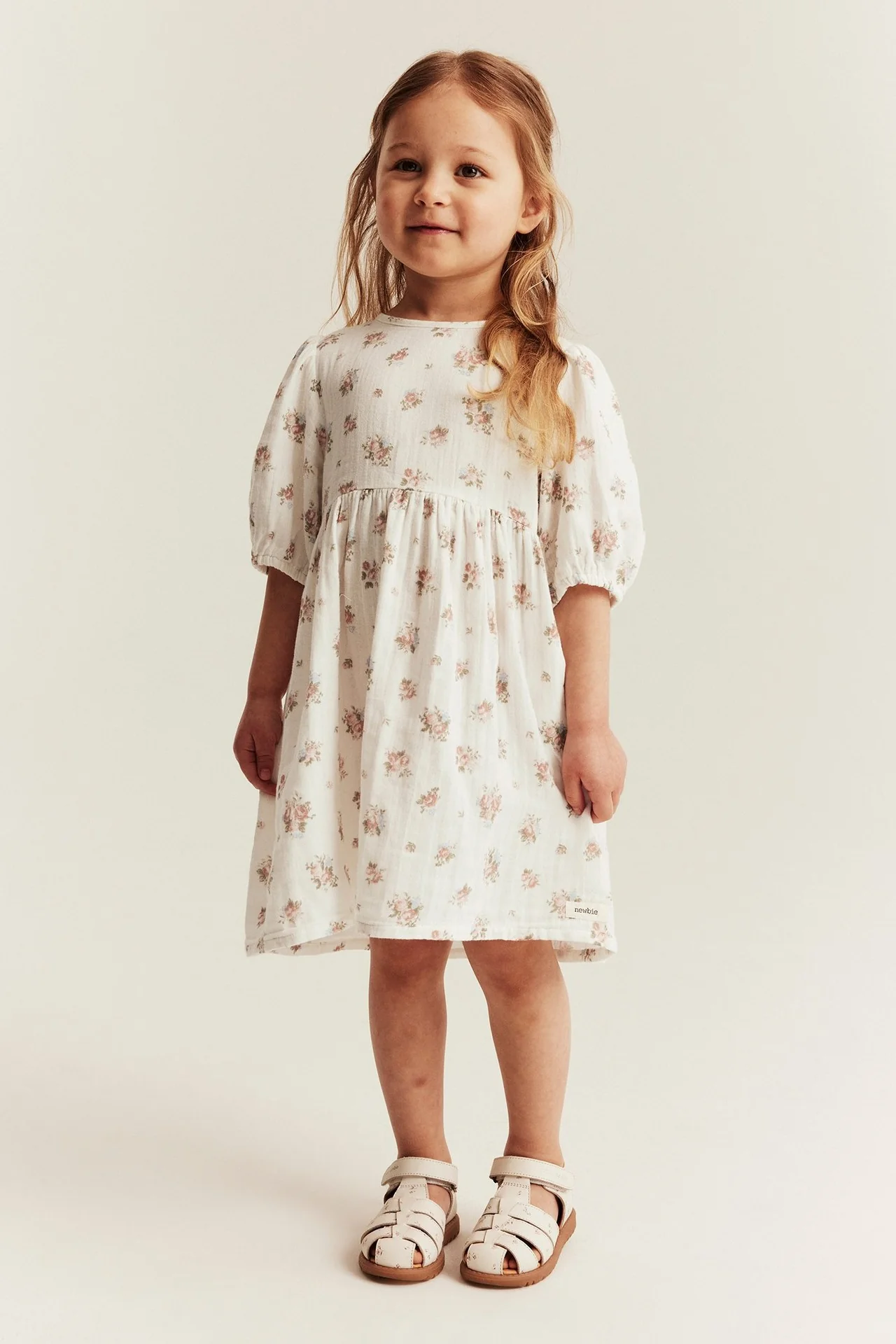 Kids floral dress with puff sleeves - Image 3