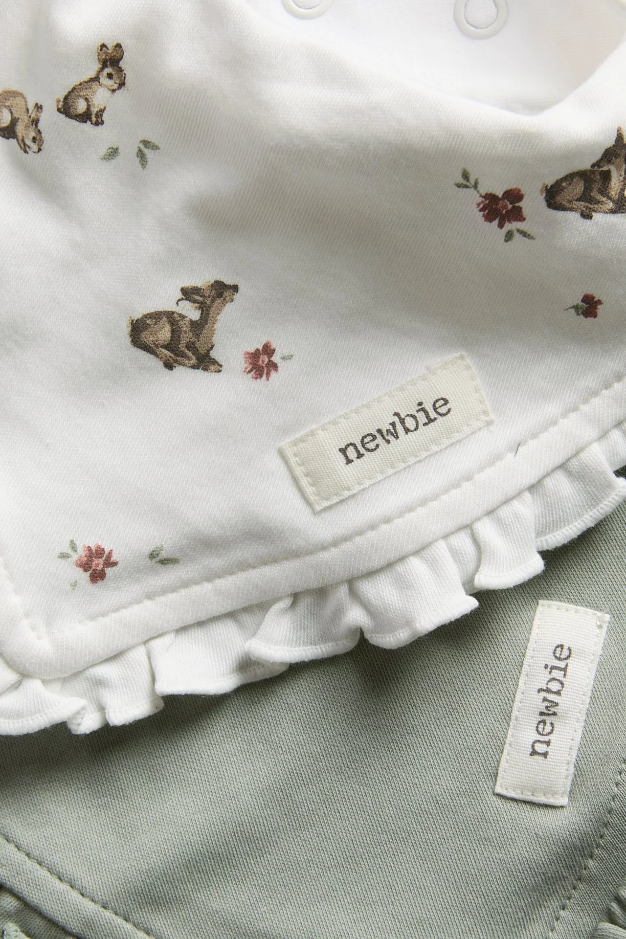 Baby bibs with frill (2-pack) - Image 2
